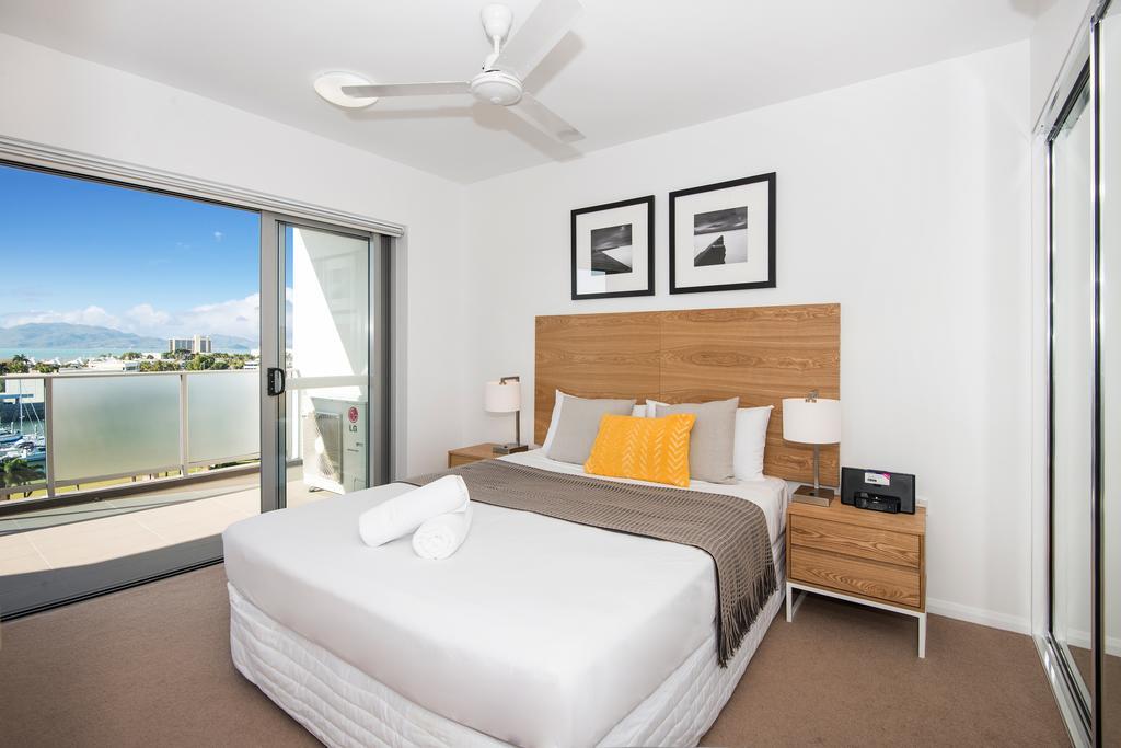 טאונסביל Allure Hotel & Apartments מראה חיצוני תמונה