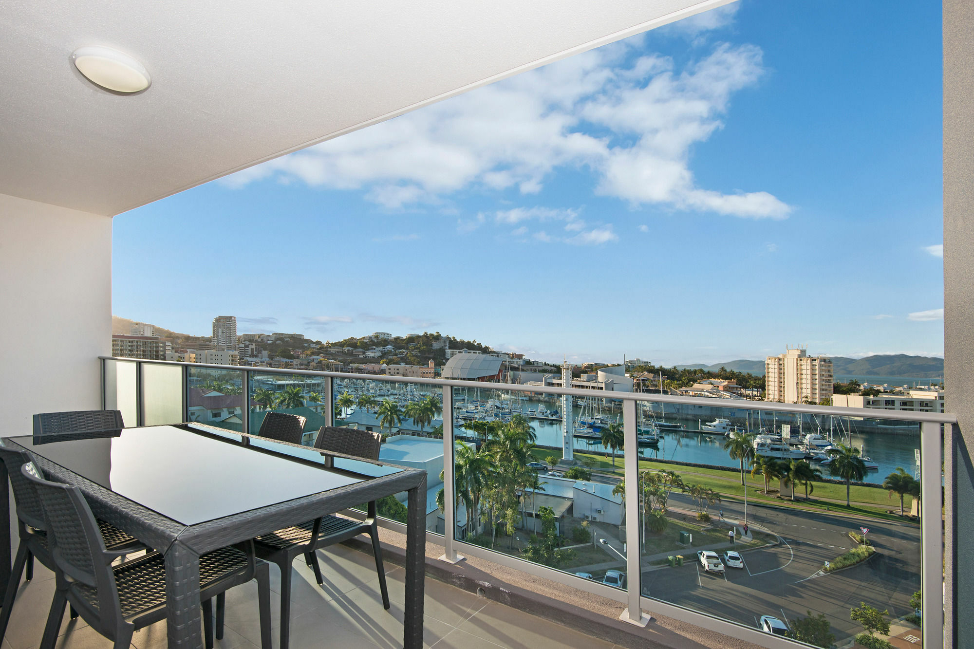 טאונסביל Allure Hotel & Apartments מראה חיצוני תמונה