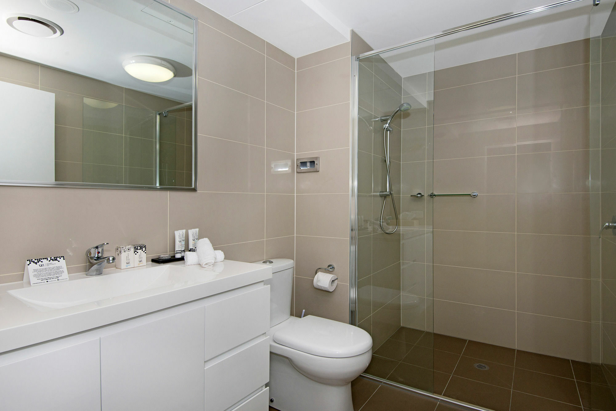טאונסביל Allure Hotel & Apartments מראה חיצוני תמונה